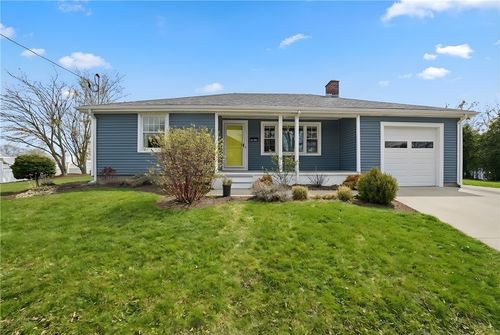 210 Robinson St, East Providence, RI, 02914-3317 | Card Image