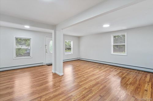 5 Sycamore St, Centereach, NY, 11720-1719 | Card Image