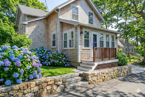 51 Summer St, Vineyard Haven, MA, 02568-6365 | Card Image
