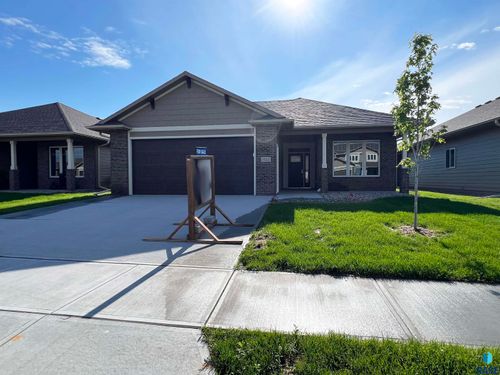 1512 Meadowland Ave, Sioux Falls, SD, 57106 | Card Image