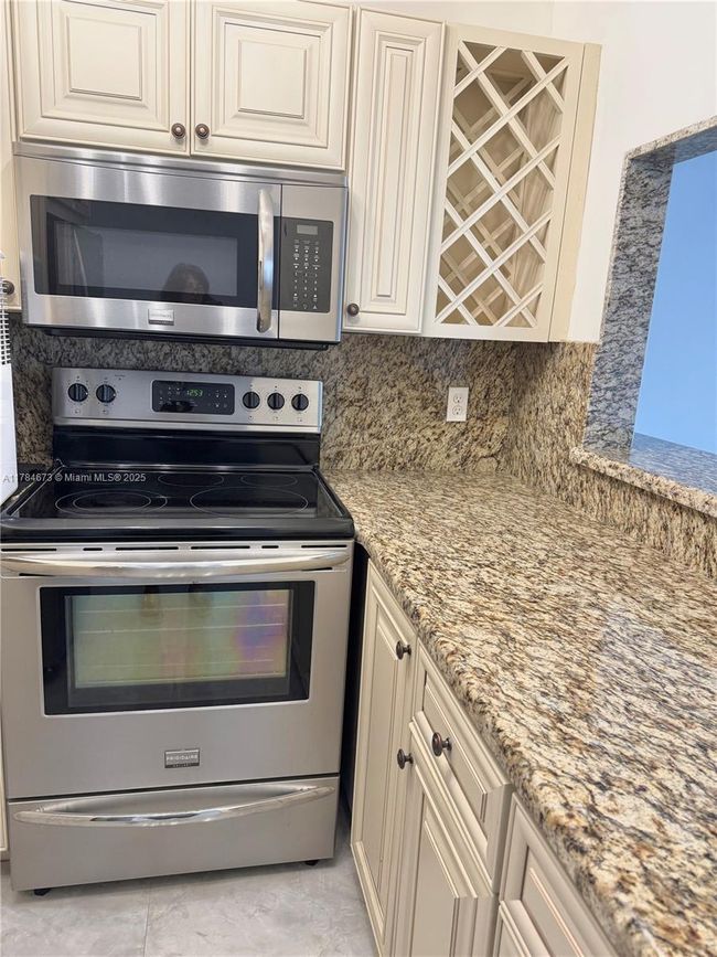 APT-126 - 900 Atlantic Shores Blvd, Home with 1 bedrooms, 1 bathrooms and null parking in Hallandale Beach FL | Image 5