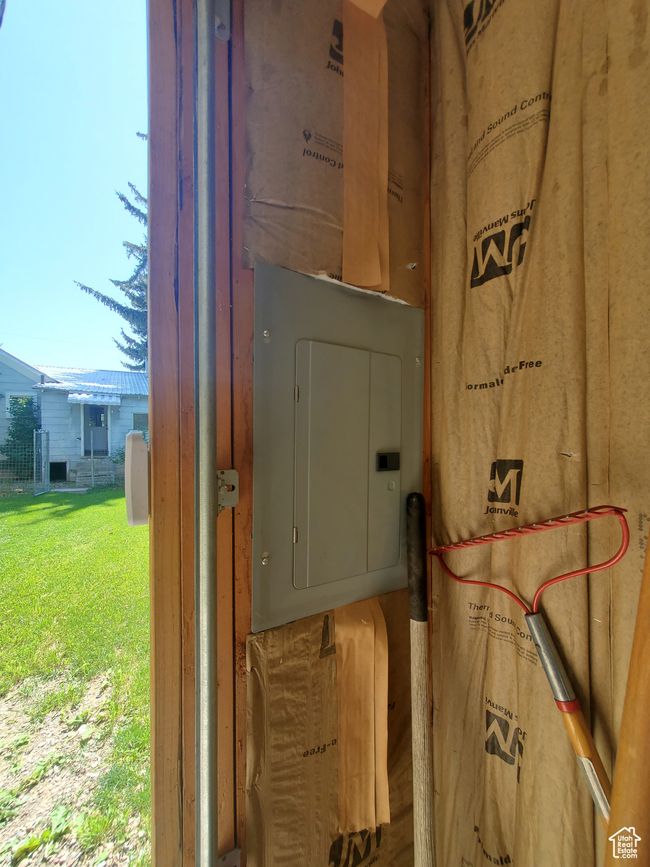 Utilities with electric panel | Image 20