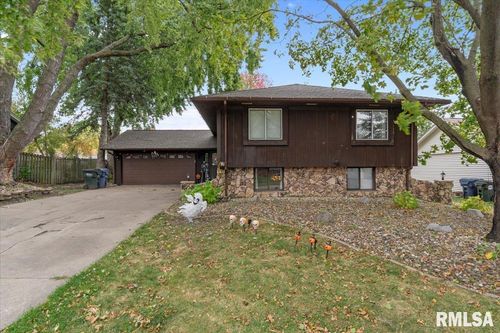 5721 Taylor St, Davenport, IA, 52806-1839 | Card Image