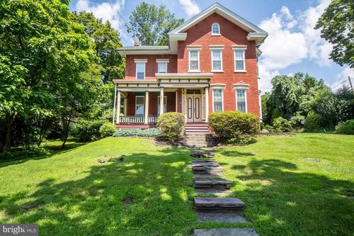 11 E Front St, Jim Thorpe, PA, 18229-2312 | Card Image