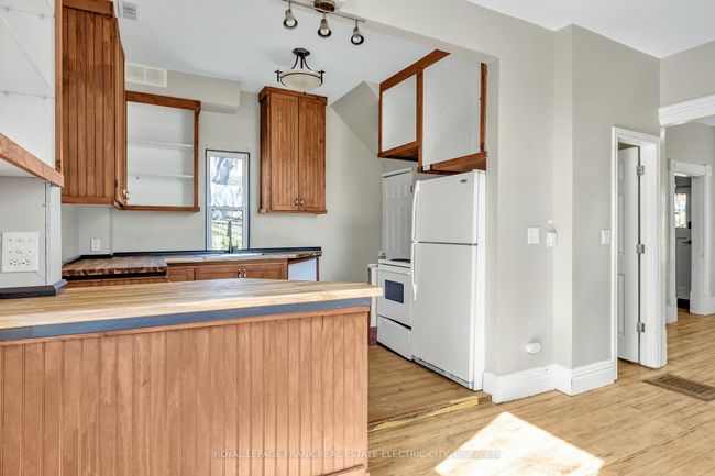 617 Aylmer St N, House other with 3 bedrooms, 2 bathrooms and 2 parking in Peterborough ON | Image 10