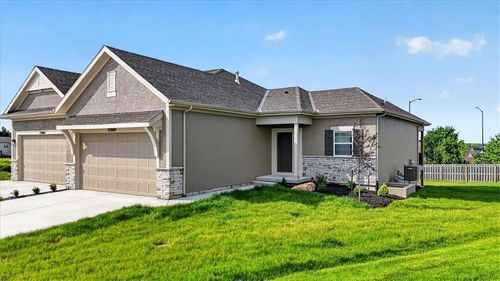 25069 W 94th Ter, Lenexa, KS, 66227-7388 | Card Image
