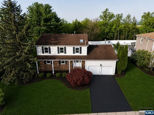 76 Point View Pkwy, Wayne, NJ, 07470-2064 | Card Image