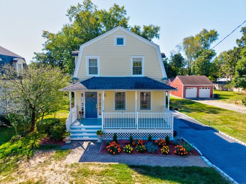 7 Chestnut St, Darien, CT, 06820-4209 | Card Image