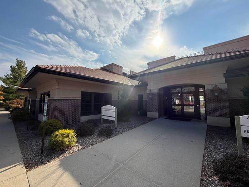 615 Valley View Dr, Moline, IL, 61265-6150 | Card Image