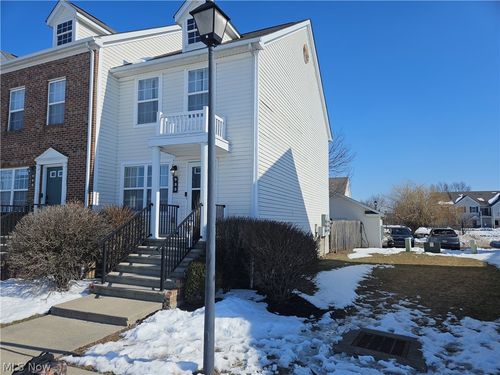 988 Hartford Village Blvd, Columbus, OH, 43228-7101 | Card Image