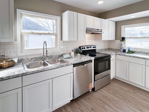 3442 Griffith Ct, Burton, MI, 48529-1347 | Card Image