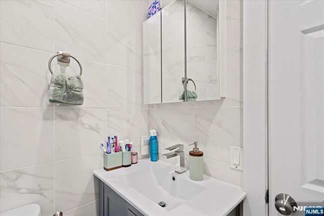 218 8 Th St, Home with 6 bedrooms, 3 bathrooms and null parking in Fairview NJ | Image 21
