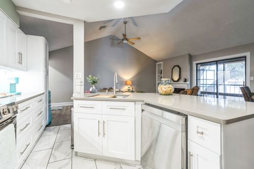 406d-1202 Thorpe Ln, San Marcos, TX, 78666-6552 | Card Image