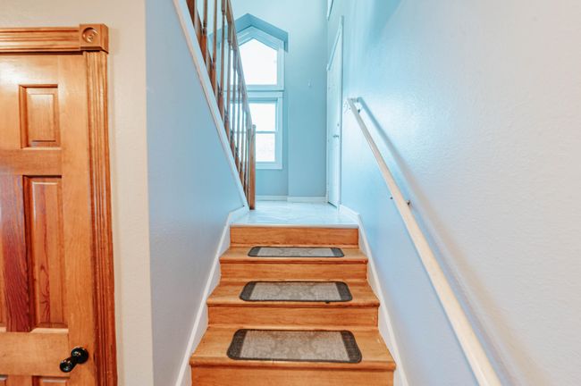 Stairs from lower level to entryway | Image 15