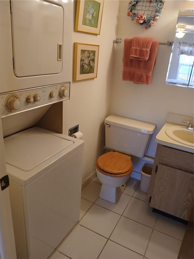 WASHER/DRYER IN HALF BATH | Image 22