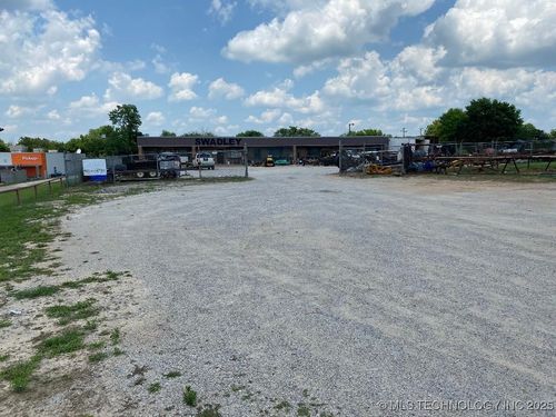 800 E Highway St, Holdenville, OK, 74848-4227 | Card Image
