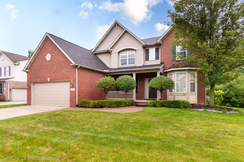 3525 Everett Dr, Rochester Hills, MI, 48307-5066 | Card Image