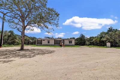 2707 County Road 15aa, Home with 4 bedrooms, 3 bathrooms and null parking in Hallettsville TX | Image 2