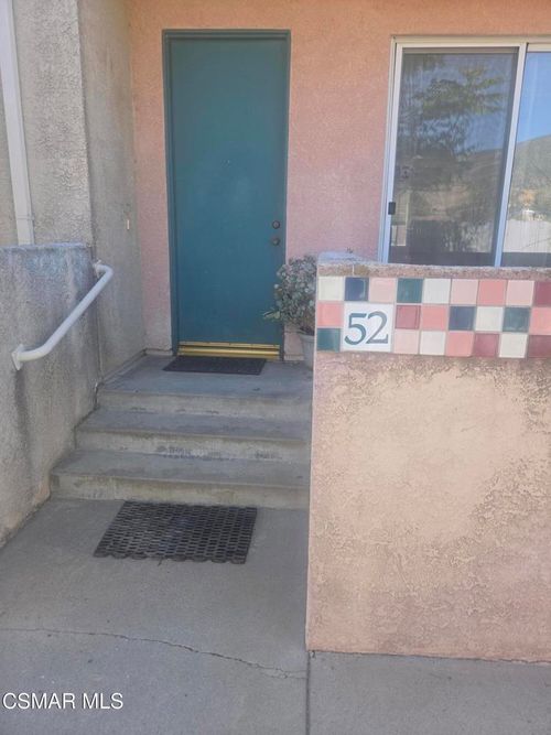 52-13901 Olive View Ln, Sylmar, CA, 91342-7500 | Card Image