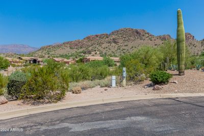 8561 E Yucca Blossom Circle, House other with 2 bedrooms, 2 bathrooms and null parking in Gold Canyon AZ | Image 2