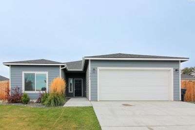 3-BED2-BATH-OFFICE-HOU - 1343 13th Street, Home with 3 bedrooms, 1 bathrooms and null parking in Benton City WA | Image 1