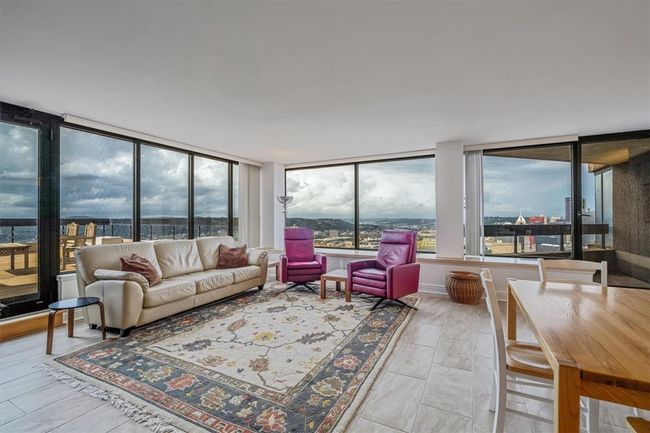 APT-780E - 1 Trimont Ln, Condo with 3 bedrooms, 3 bathrooms and 2 parking in Mt Washington PA | Image 4