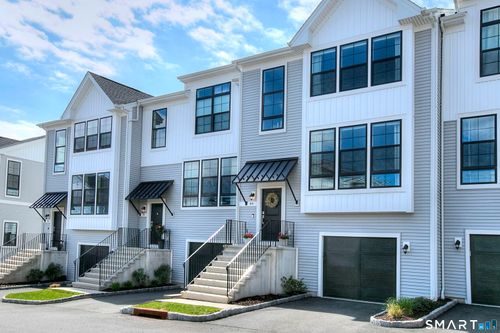 89-89 Brentwood Cir, Danbury, CT, 06810-1518 | Card Image
