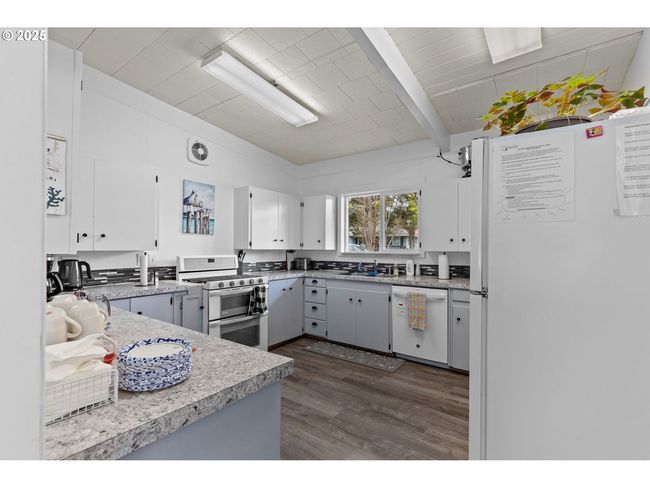 5360 Palisades Dr, House other with 2 bedrooms, 3 bathrooms and 2 parking in Lincoln City OR | Image 44