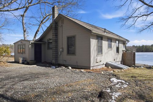 42 N Shore Rd, Sandown, NH, 03873-2437 | Card Image