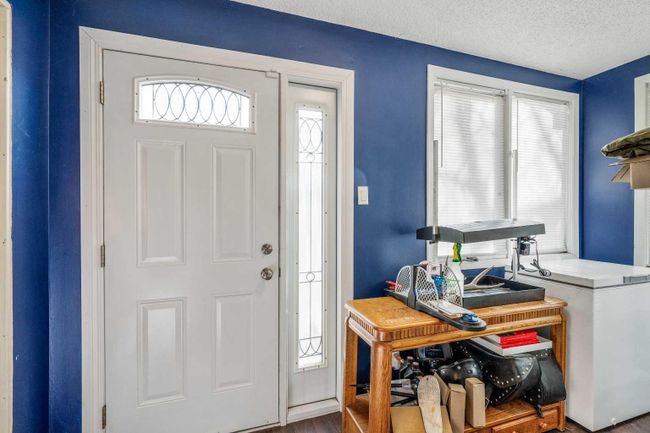 650 6 Street S, Home with 3 bedrooms, 1 bathrooms and 2 parking in Lethbridge AB | Image 6