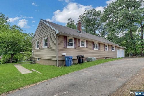 36 Benton Rd, Paramus, NJ, 07652-2106 | Card Image