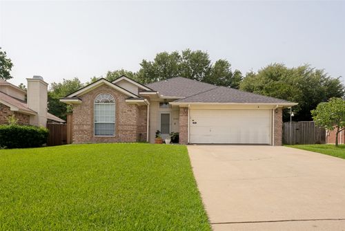 1825 Yorkshire St, Fort Worth, TX, 76134-5573 | Card Image