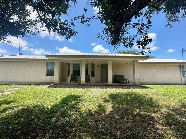 1069 Highway 72, House other with 4 bedrooms, 2 bathrooms and null parking in Three Rivers TX | Image 9