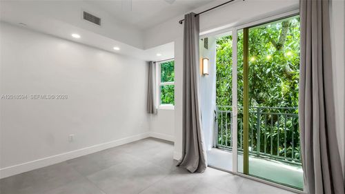 203-1536 Nw 15th Ave, Miami, FL, 33125-2594 | Card Image