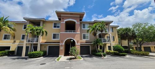 105-6426 Emerald Dunes Dr, West Palm Beach, FL, 33411-2765 | Card Image