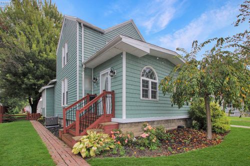 423 Fulton St, Port Clinton, OH, 43452-2030 | Card Image