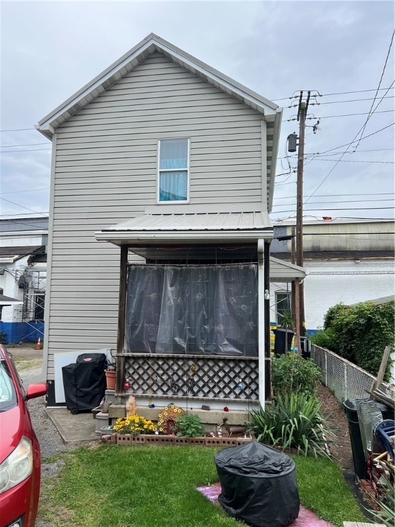 7th Ave, Tarentum, PA 15084