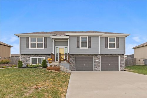 1005 Sw Chickadee Drive, Oak Grove, MO, 64075 | Card Image