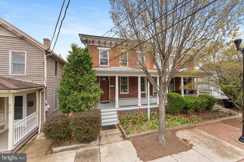 214 S Braddock St, Winchester, VA, 22601-4043 | Card Image