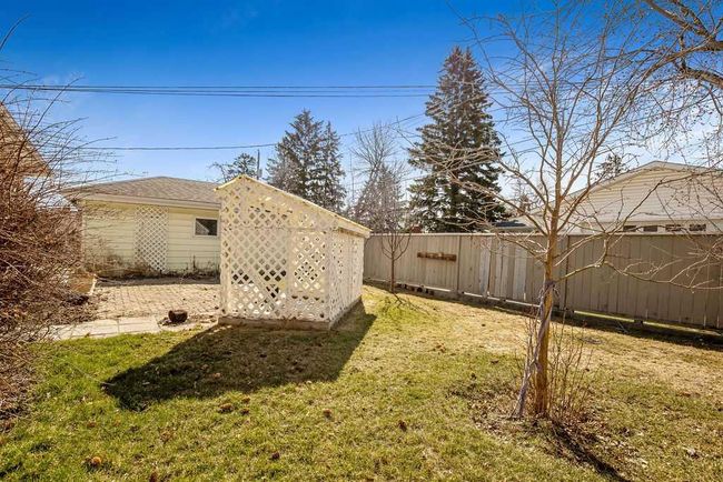 4115 Grosvenor Place Sw, Home with 3 bedrooms, 1 bathrooms and 3 parking in Calgary AB | Image 22