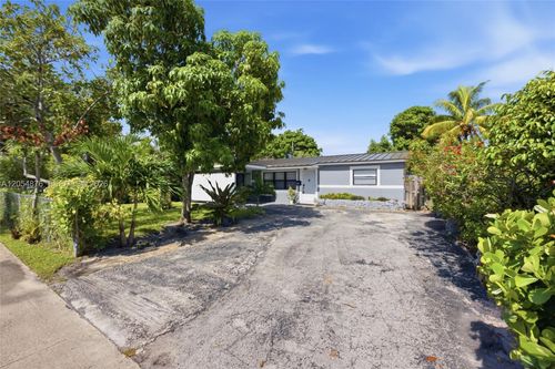 2211 Ne 1st Ave, Pompano Beach, FL, 33060-4905 | Card Image
