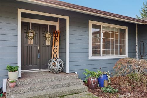 9002 34th Avenue Sw, Seattle, WA, 98126 | Card Image