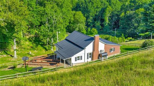 922 Prathers Creek Church Rd, Laurel Springs, NC, 28644-9694 | Card Image