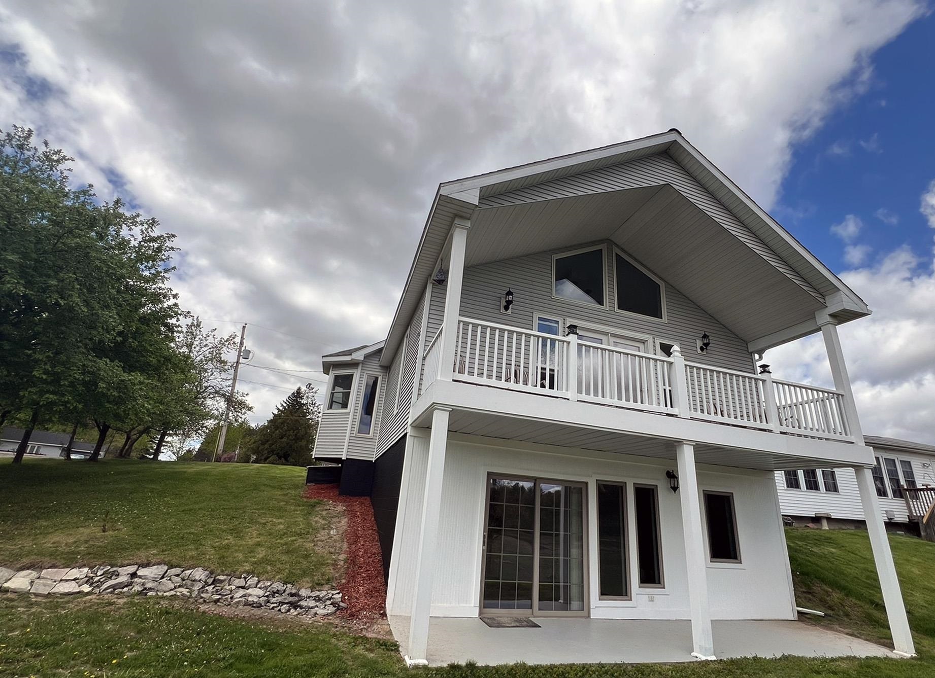 Lake Dr, Sanford, MI 48657