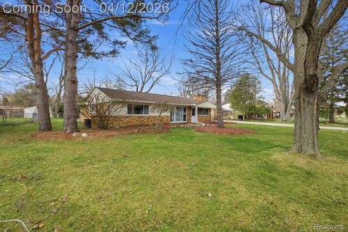 2455 Ivanhoe Dr, West Bloomfield, MI, 48324-1741 | Card Image