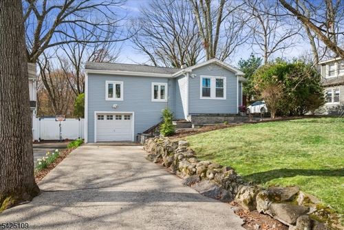 11 Oakdale Rd, Denville, NJ, 07834-3107 | Card Image