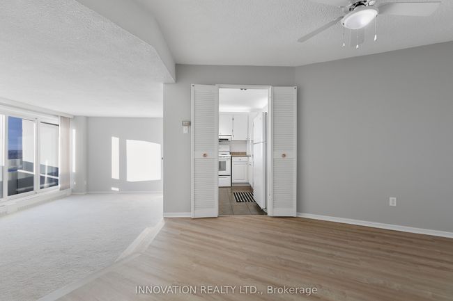 2008 - 1081 Ambleside Dr, Condo with 2 bedrooms, 1 bathrooms and 1 parking in Ottawa ON | Image 4