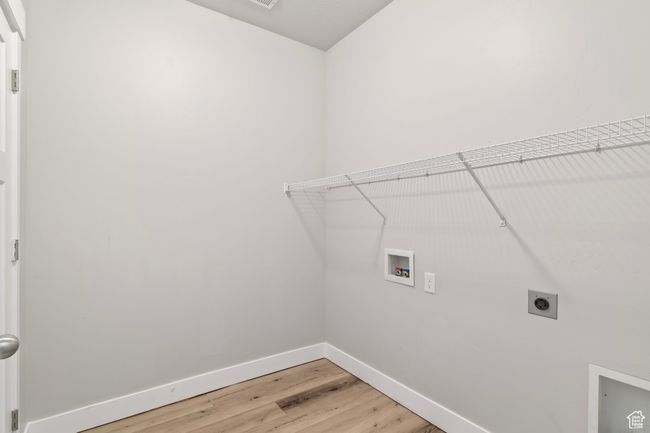 Large laundry room | Image 17