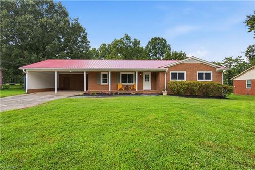 211 Maxwell Dr, Lexington, NC, 27295-1111 | Card Image