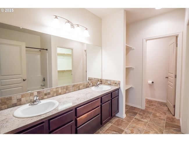 1067 S 55 Th St, House other with 3 bedrooms, 2 bathrooms and 2 parking in Springfield OR | Image 15